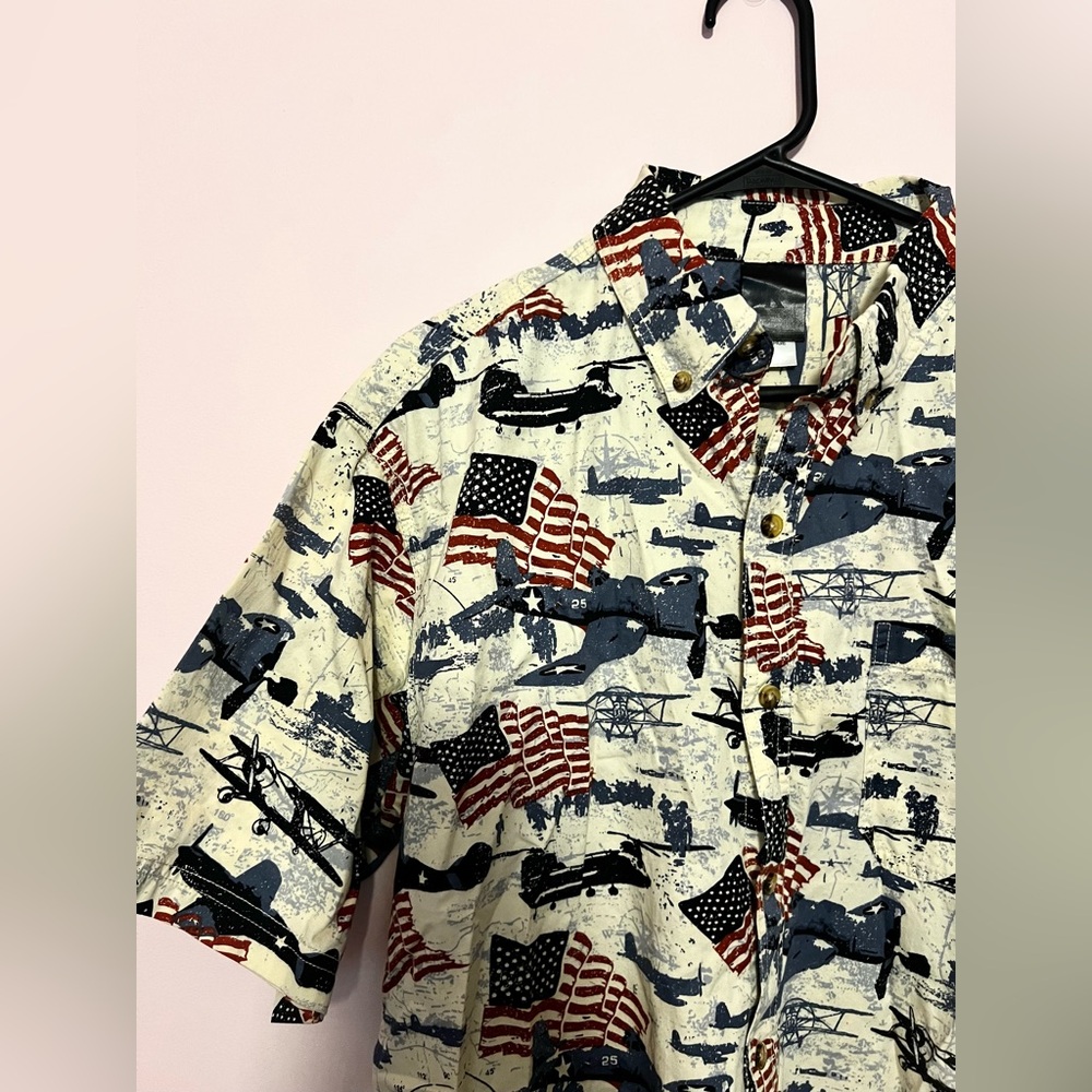 King Universal Men Button Down Up Shirt Large Short Sleeve American Flag Cotton